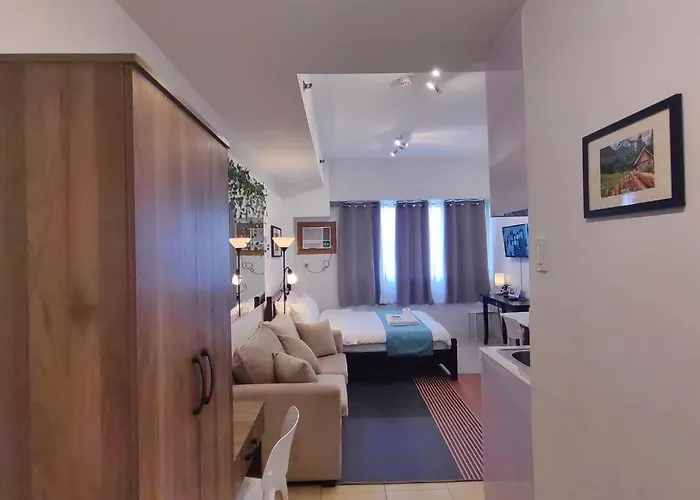 Citispace 1br Condotel At Ridgewood Towers Near Bgc Airport #rw15a *